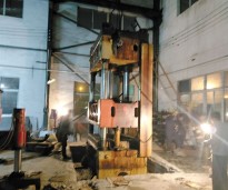 油壓機(jī)<div   id=